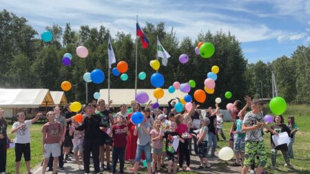 Курганской области завершились летние смены в лагерях «Салют» и «Космос»