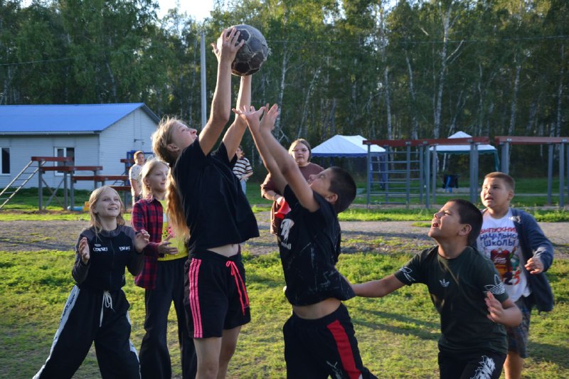 В загородном оздоровительном лагере «Космос» завершилась пятая летняя патриотическая смена «Наследники победы»