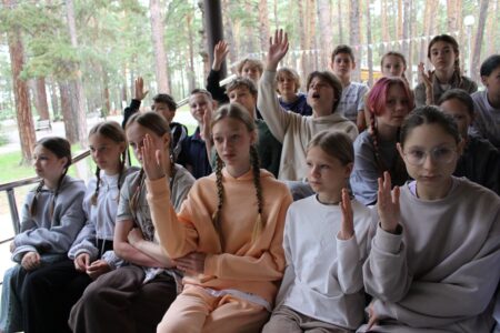 В лагерях Курганской области продолжается серия познавательных и воспитательных мероприятий