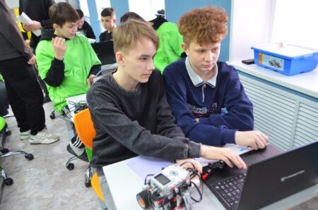 В лагере «Чумляк» стартовали учебно-тренировочные сборы по робототехнике и программированию