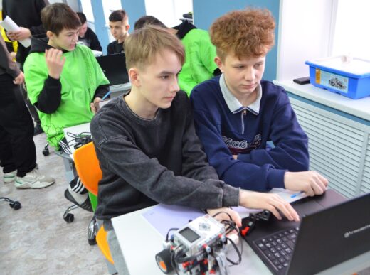 В лагере «Чумляк» стартовали учебно-тренировочные сборы по робототехнике и программированию