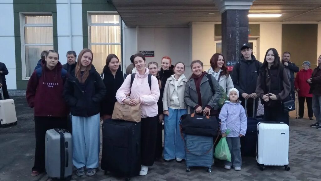 12 школьников Курганской области стали участниками смены в МДЦ «Артек»