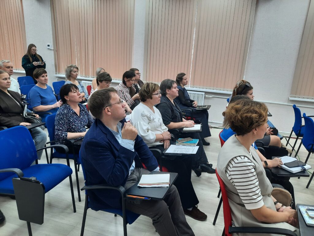 В Курганской области на межрегиональном круглом столе в онлайн-формате обсудили аналитическую деятельность педагогического коллектива детского лагеря
