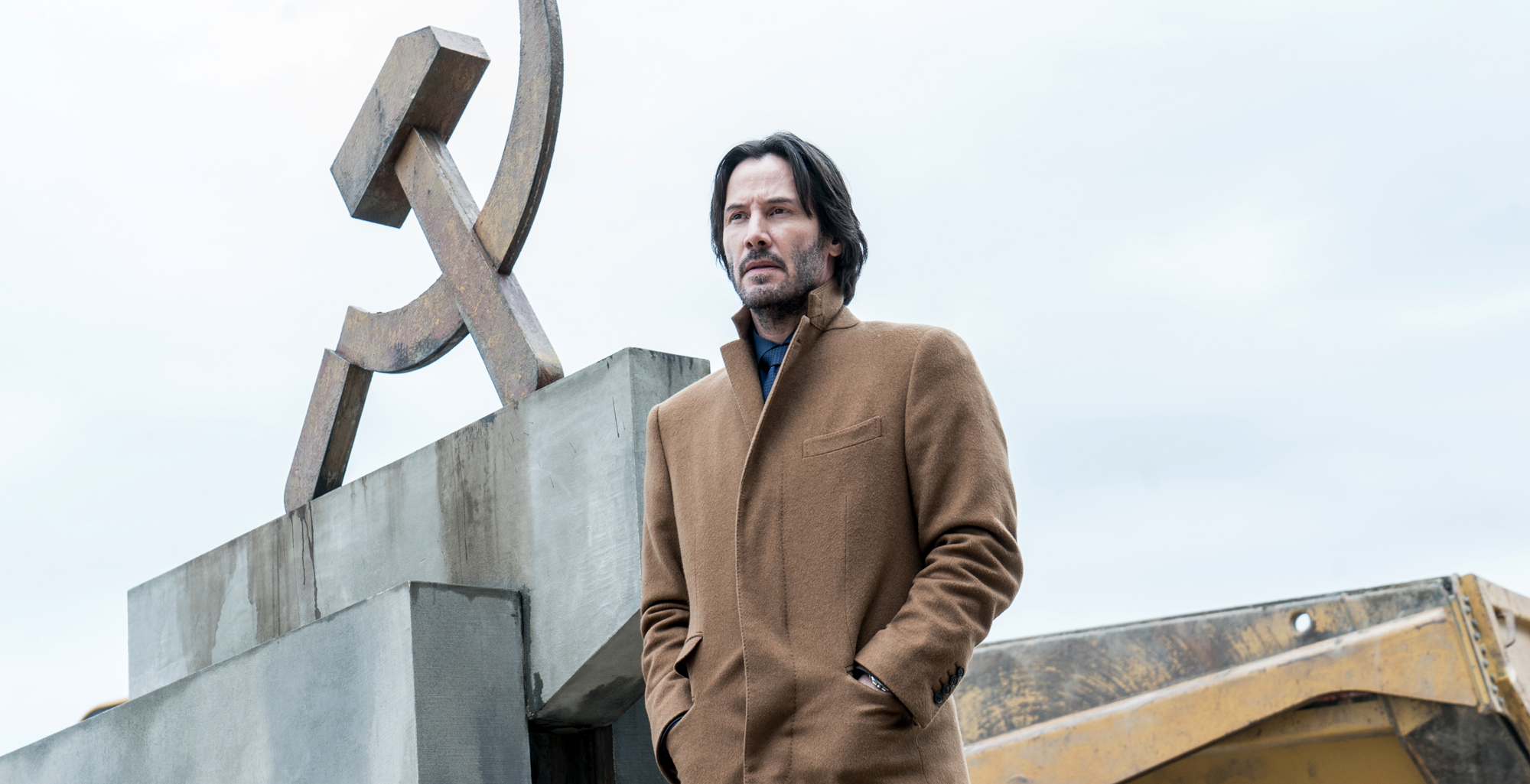 В фильме «Профессионал» (в оригинале «Сибирь») Киану Ривз грустно идет на медведя