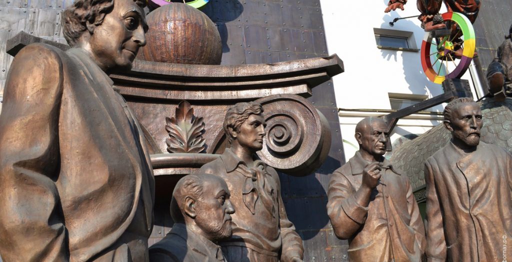 Церетели отольет в бронзе двухметрового Кобзона с микрофоном