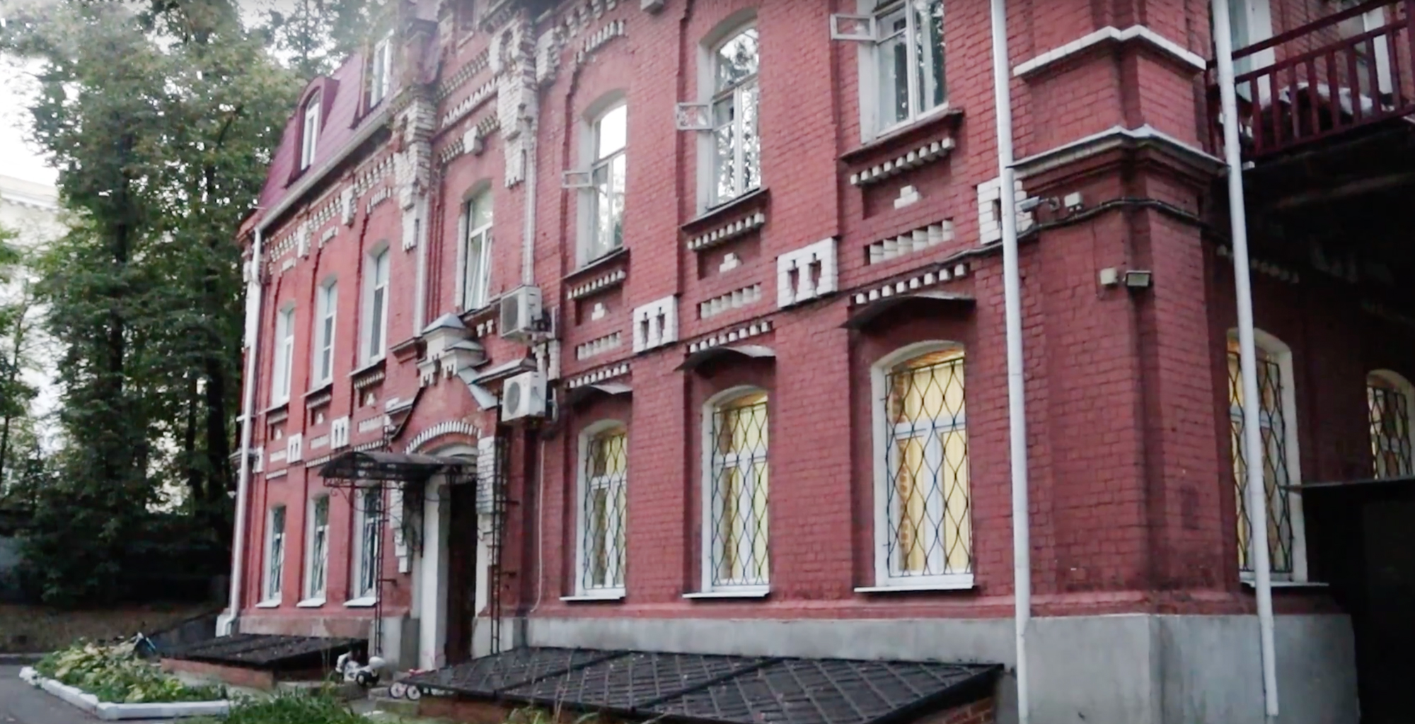 «Сравнительное двороведение»: посмотрите на тайный двор у 57-й школы