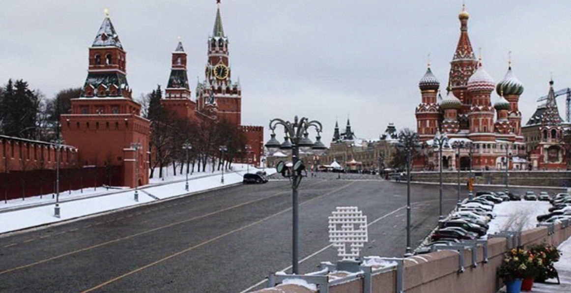 На «мосту Немцова» появился «Крик» Мунка. Откуда он взялся?
