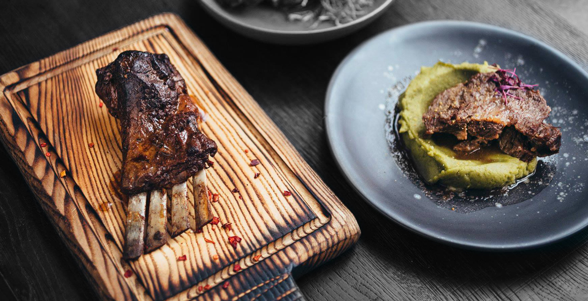 В новом ресторане Carne хорошее мясо по высоким ценам — как раз для Патриарших