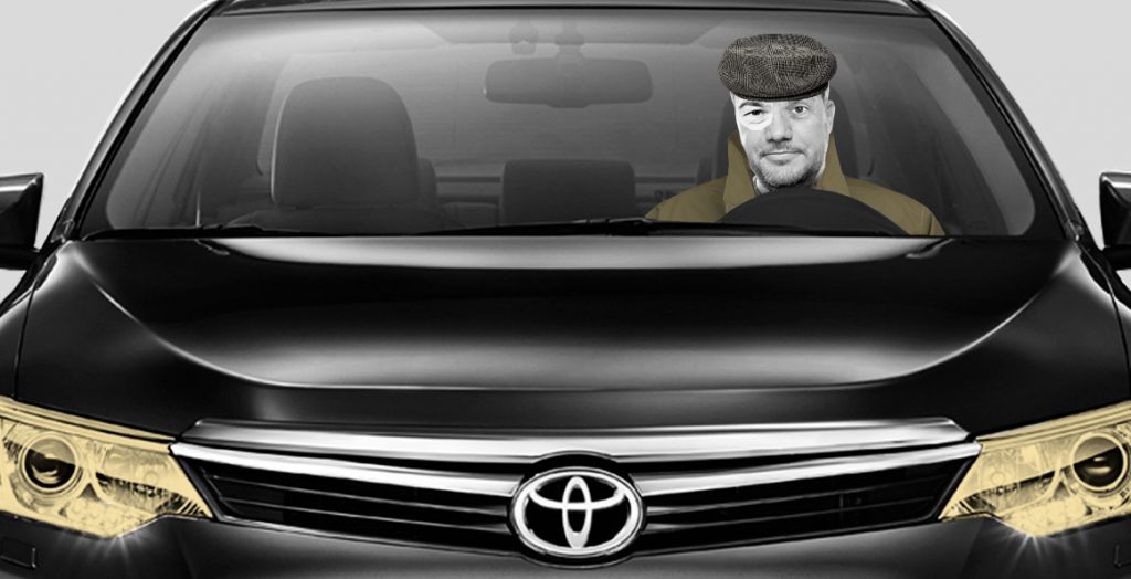 Московский автолюбитель: крепкий хозяйственник на черной Toyota Camry