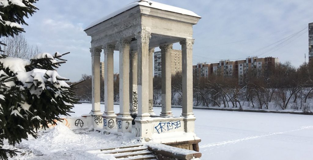 В Серебряном бору разбирают историческую пристань