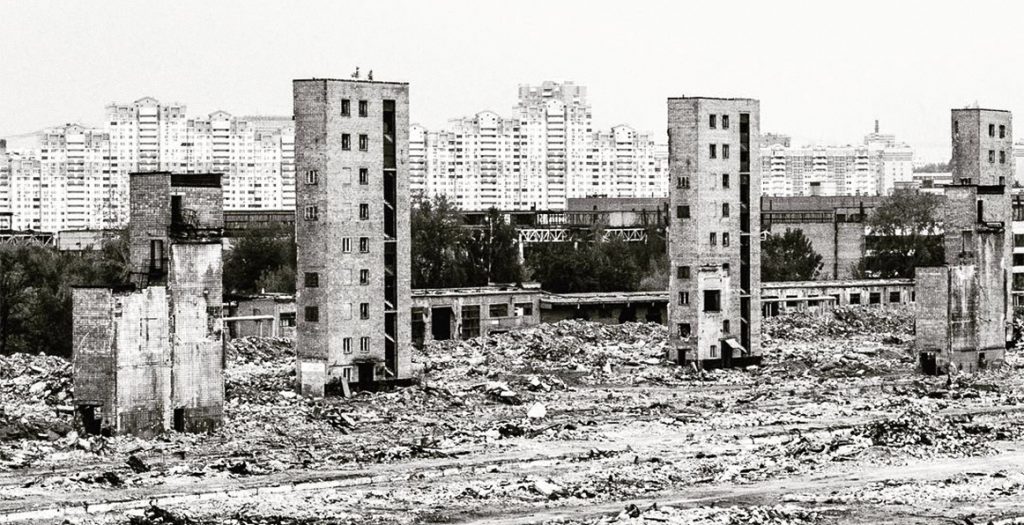 На Artplay проводят уличную фотовыставку, посвященную террору 30-х