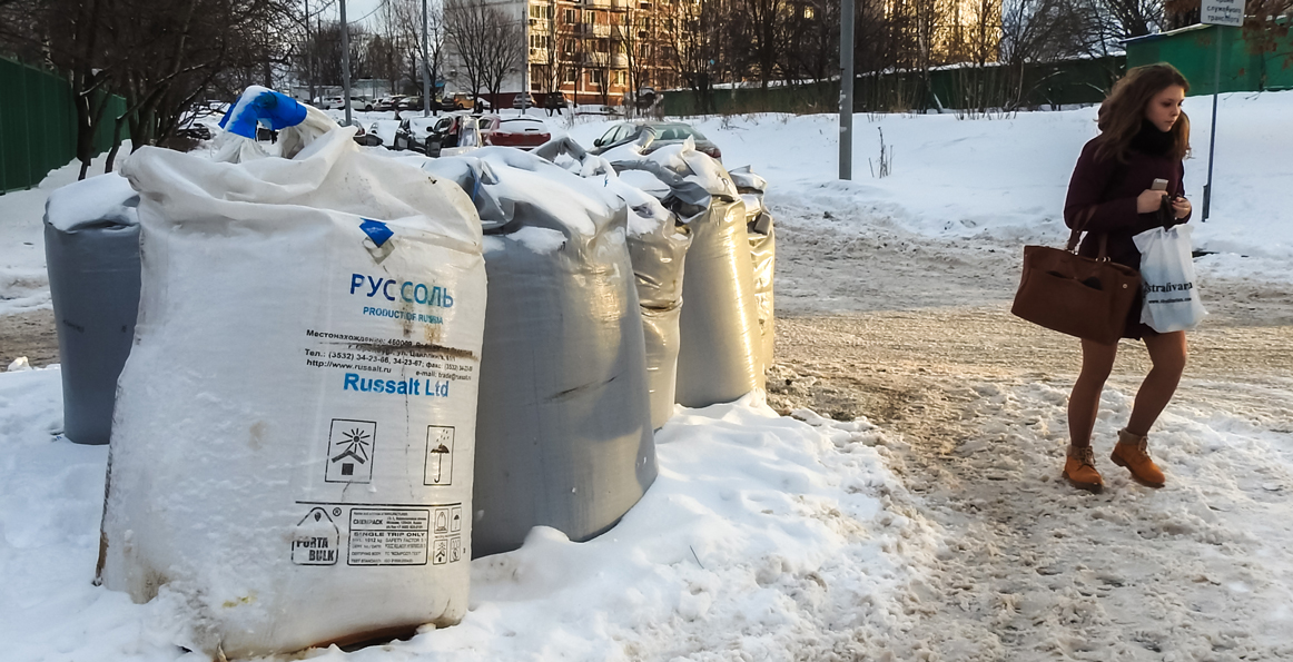 Пересолили: московские мундепы подали в суд на городские власти из-за реагентов