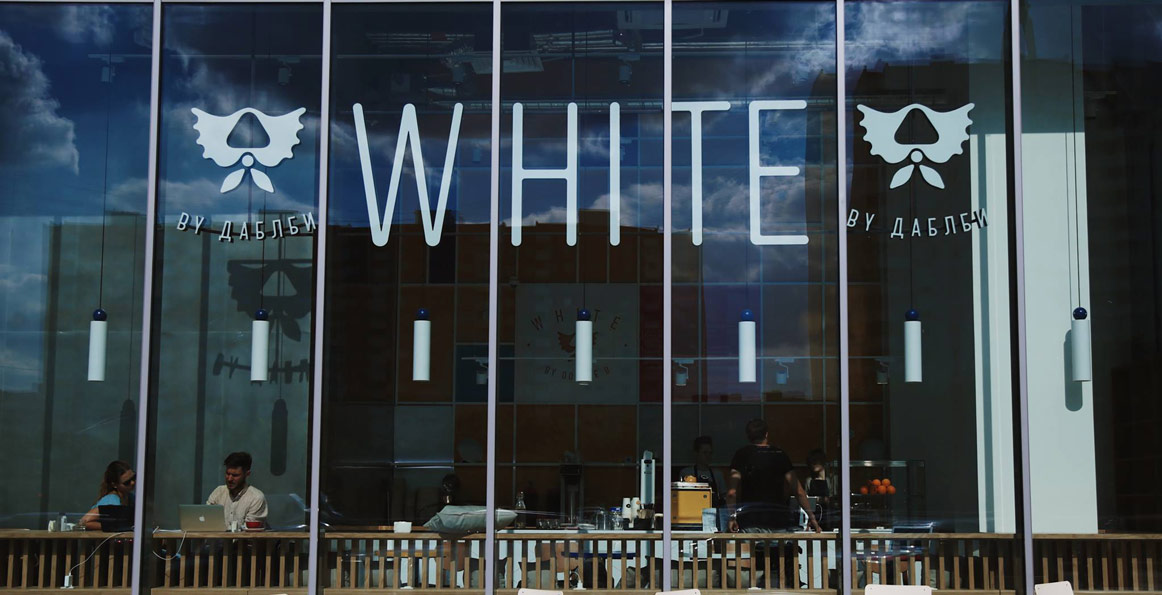 «Даблби» выводит свои кофейни White в центр и будет превращать их в сеть