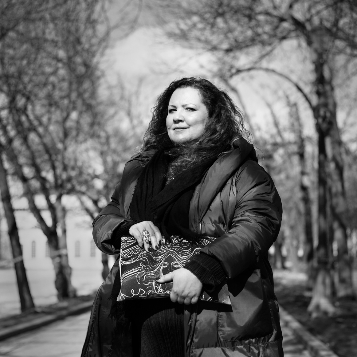 Почему вы должны меня знать: ювелир Инга Макарон, которая делает украшения — копии лепнины с московских особняков