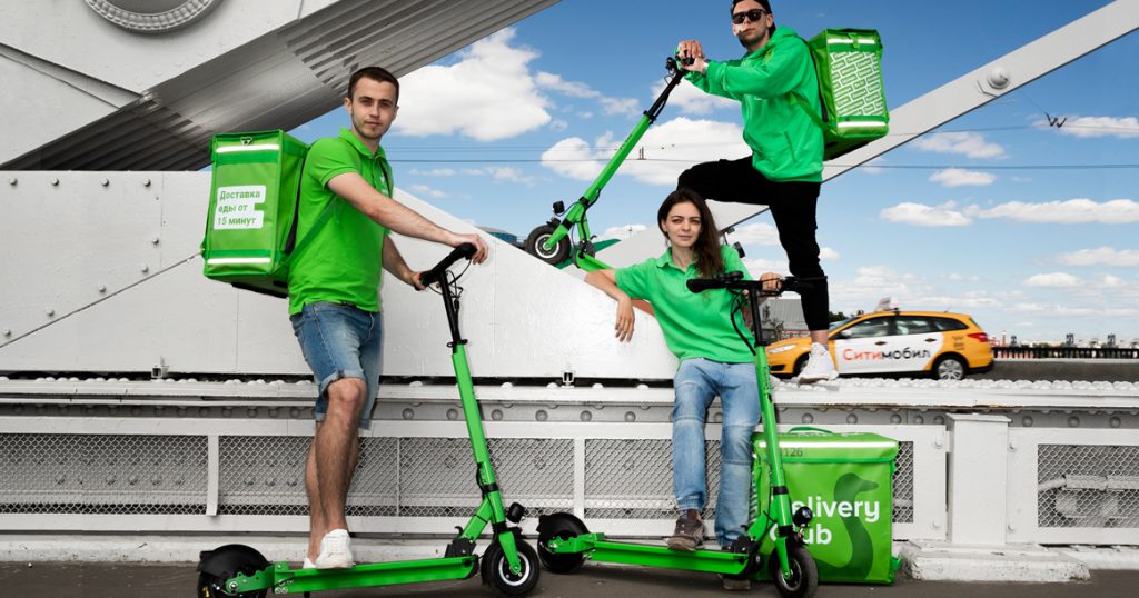 Delivery Club начал раздавать электросамокаты своим курьерам