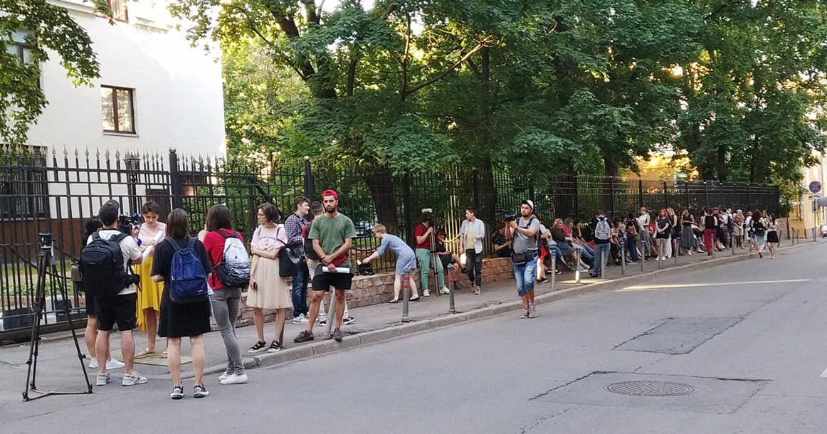 На пикеты в защиту сестер Хачатурян не пришли те, кого их дело касается в первую очередь