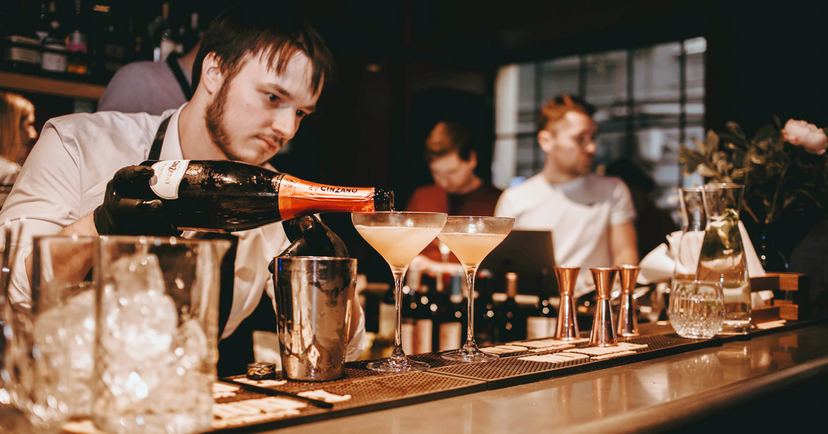 Новый маленький Bijou Bar — тот самый идеальный «бар у метро», которых у нас так мало