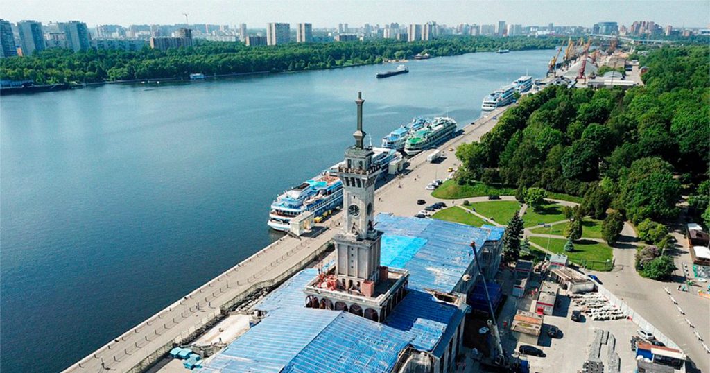 Гигантскую звезду-флюгер на Речном вокзале сняли на полгода