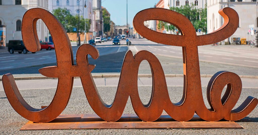 На набережной «Музеона» поставят скульптуру немецкой художницы Love/Hate