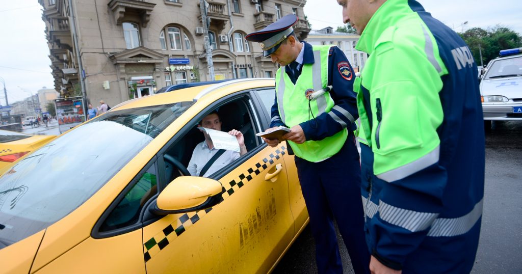 В Москве проведут рейды против нелегальных таксистов