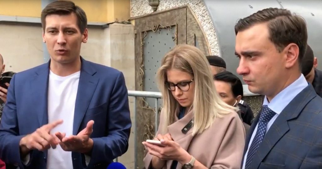 В Москве началась новая акция оппозиции — независимые депутаты не договорились с Мосгоризбиркомом