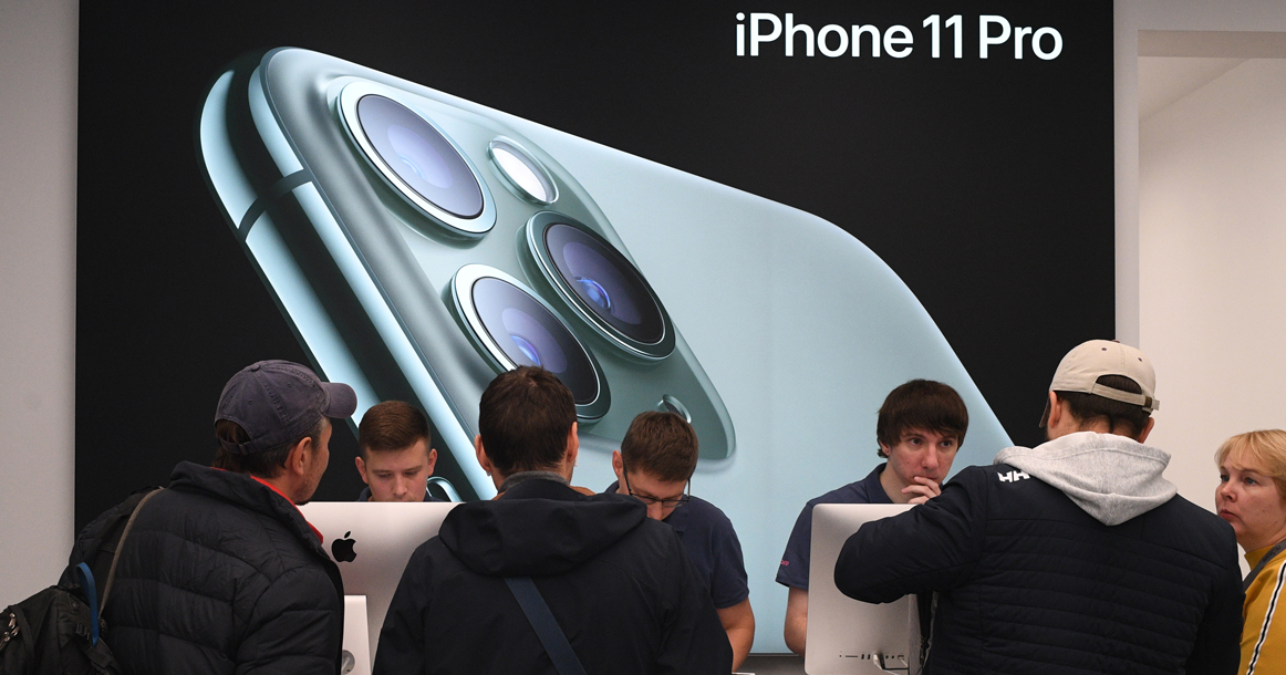 На Тверской выстроилась очередь за iPhone 11, которые сегодня начали продавать в Москве