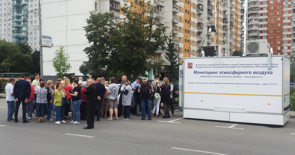 Чем уже несколько дней воняет в Москве?