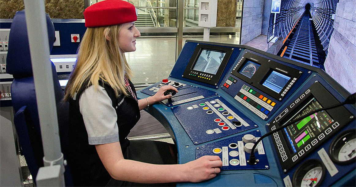 Свершилось! Метрополитен набирает первую женскую группу для обучения профессии машиниста
