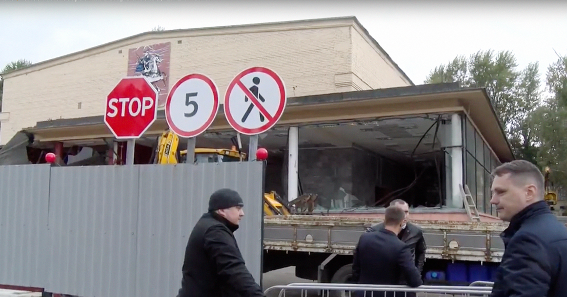 В Москве сносят кинотеатр «Улан-Батор», который больше года отстаивали местные жители и градозащитники