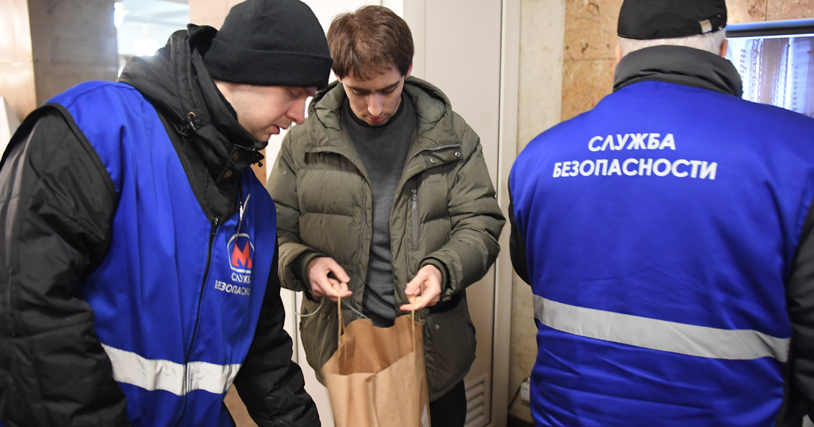 Москвичей теперь досматривают в метро на 20% чаще — и вот что находят
