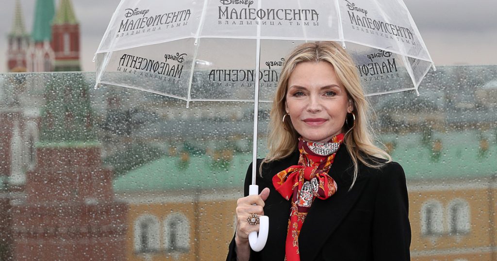 В мире — День защиты животных, в России — День космических войск, а в Москве — День Мишель Пфайффер