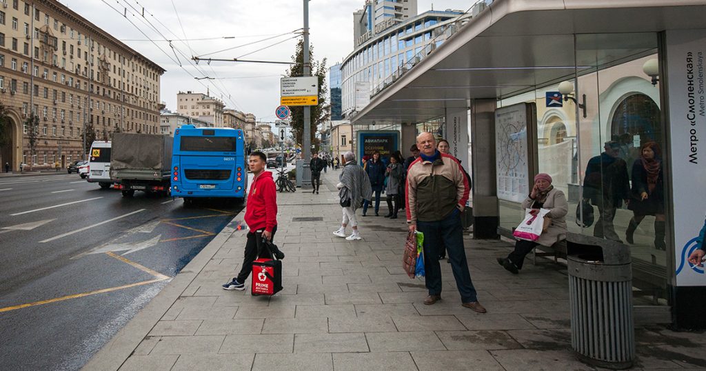 67% москвичей добираются до работы около часа на общественном транспорте, но мечтали бы доезжать за 27 минут
