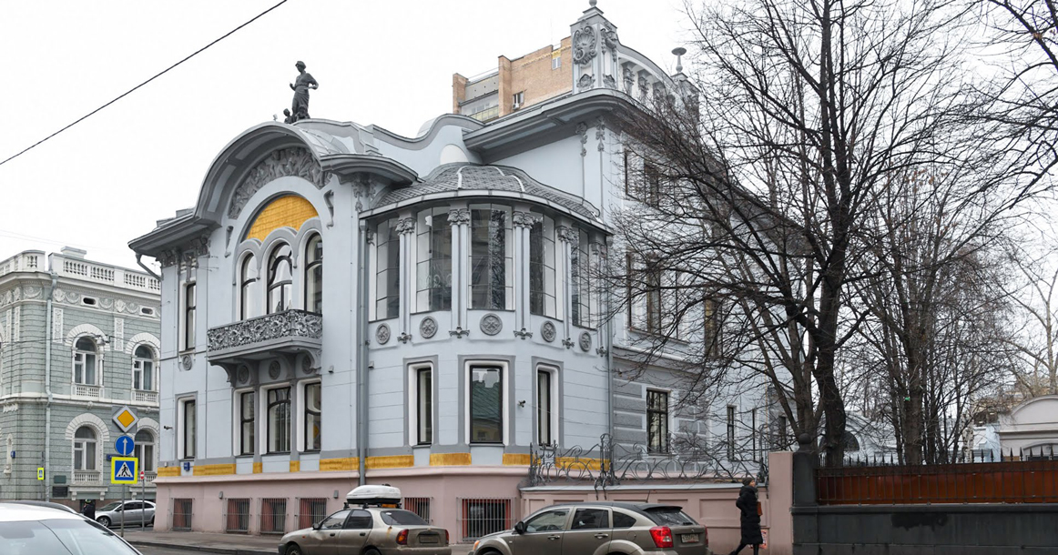 Дом недели: особняк Миндовского на Поварской улице, которому вернули статую богини Авроры с цветами