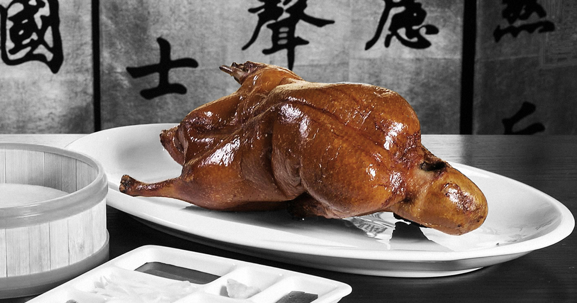 В J.Z. Peking Duck не только приносят лучшую утку в городе, но и варят из ее остатков суп
