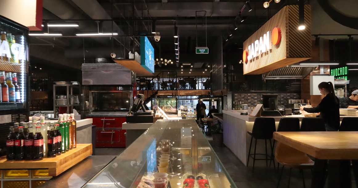 В новом Eat Market в здании «Известий» нет ничего, что бы мы не ели раньше