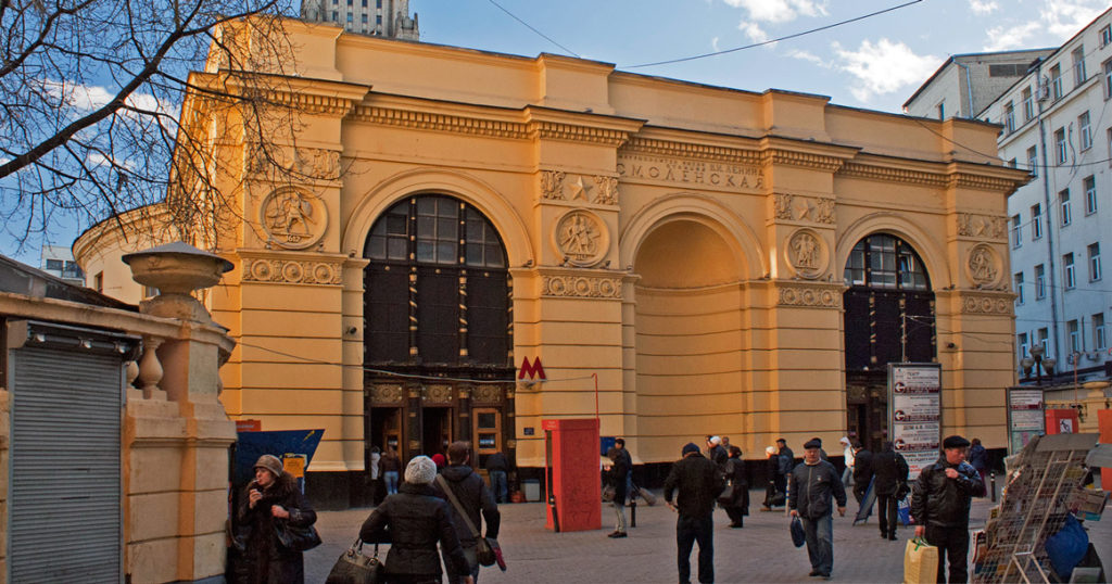Дом недели: «Смоленская», станция золотого века московского метро