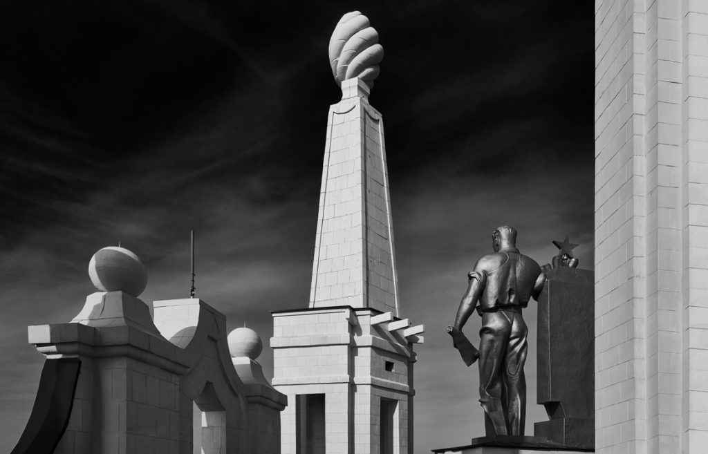 Посмотрите, какой была бы Москва, если бы советский монументализм достиг кульминации