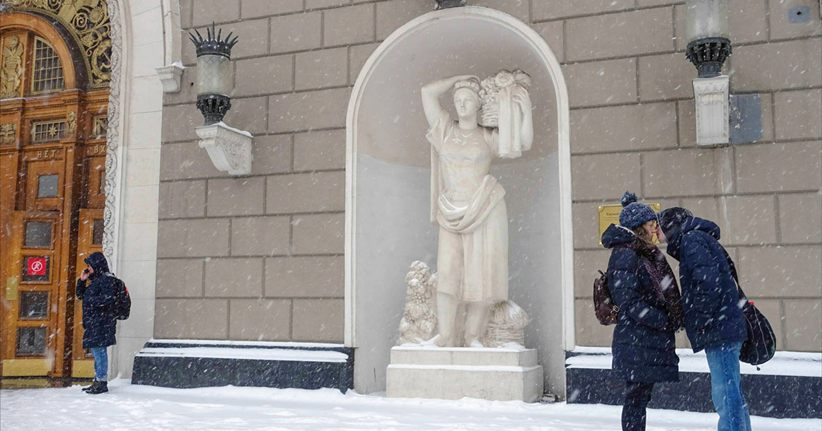 Вчера и сегодня в Москве бьет рекорды низкое давление и главное — оно продолжает падать