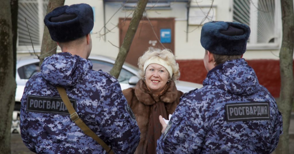 Росгвардия провела рейд на пожилых людей на улицах