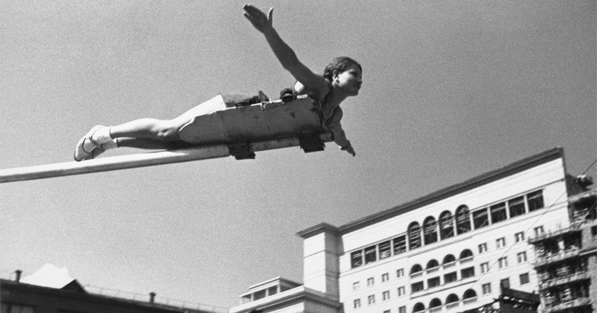 На ретроспективе легендарного фотографа ТАСС Эммануила Евзерихина покажут Москву 90 лет назад