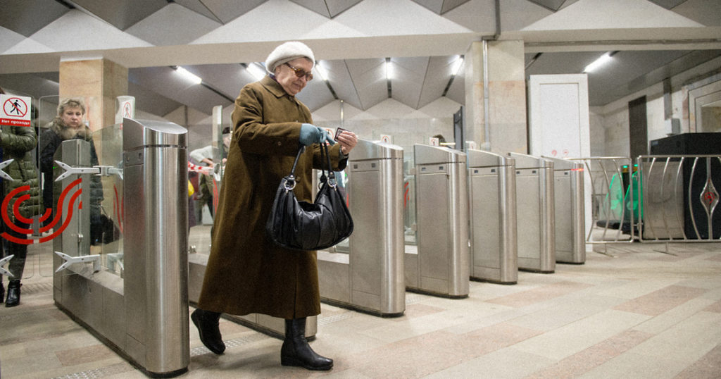 12 тысяч пенсионеров попытались сегодня утром проехать на метро — безуспешно