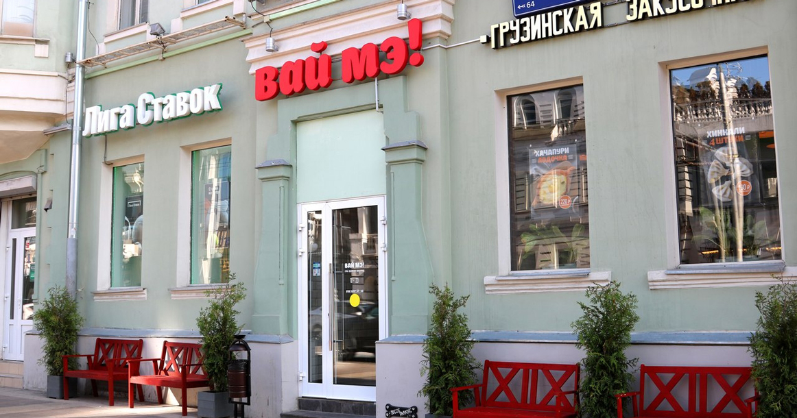 Арендодатель «Вай Мэ!» на «Менделеевской» сменил замки и не дает ресторану вывезти мебель