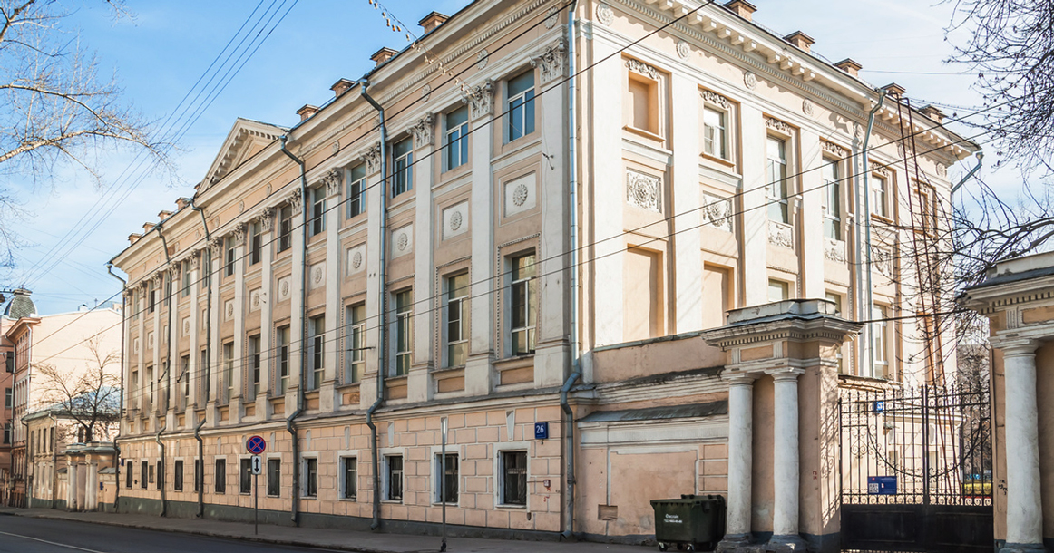 Дом недели: гибнущий дворец Демидова на Новой Басманной