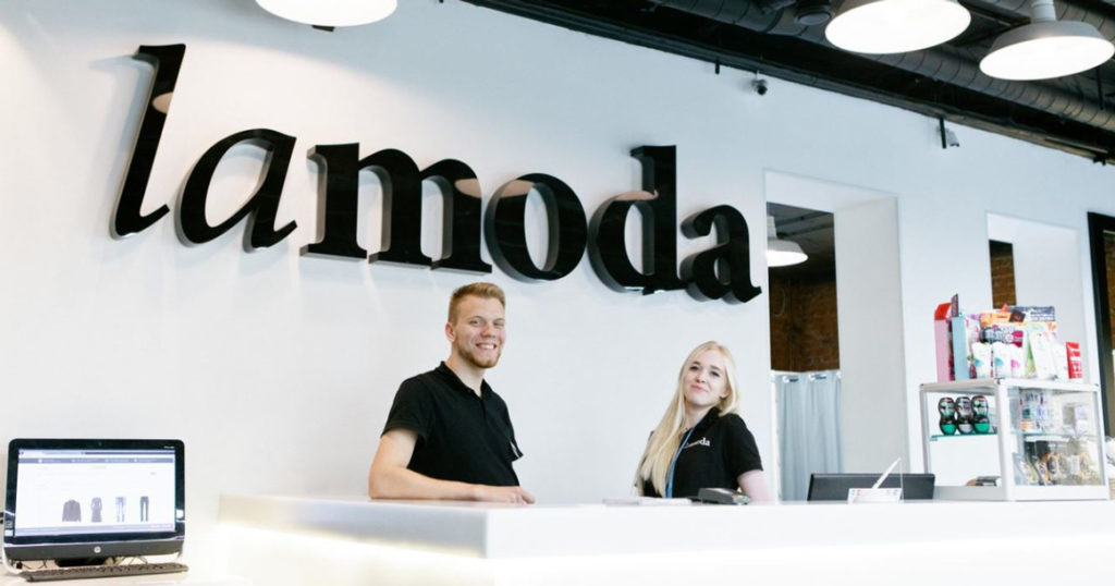Ozon и Lamoda присматривают места в центре, которые освобождают общепит и магазины