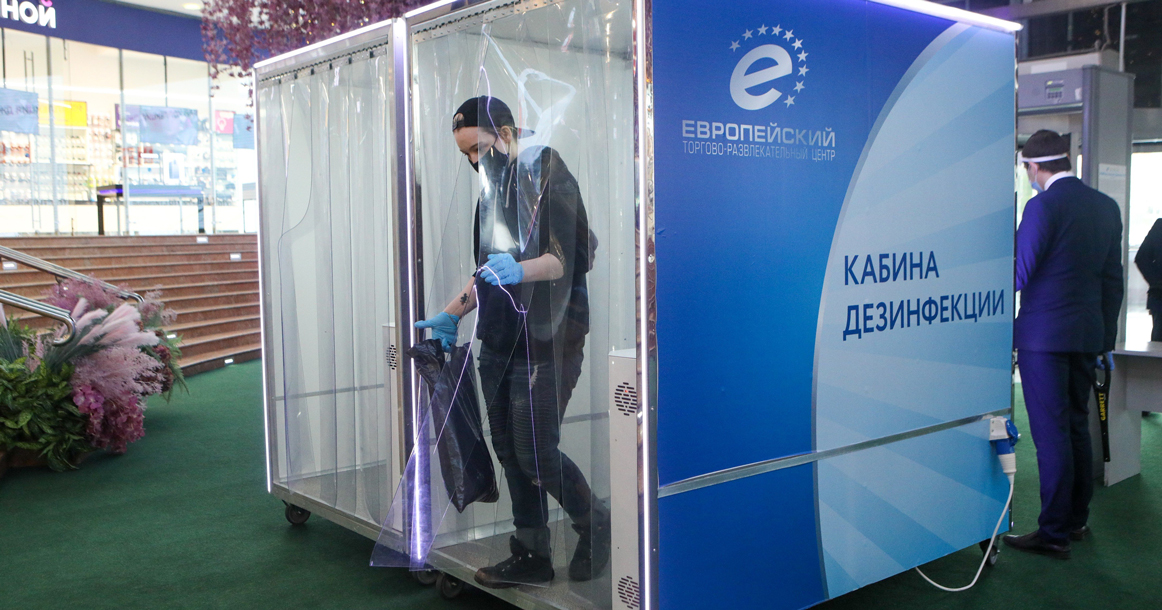 В ТРК «Европейский» установили кабинки для полной дезинфекции посетителей