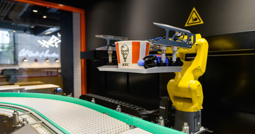 На «Бутырской» откроется первый в России KFC, где заказы будет выдавать роборука