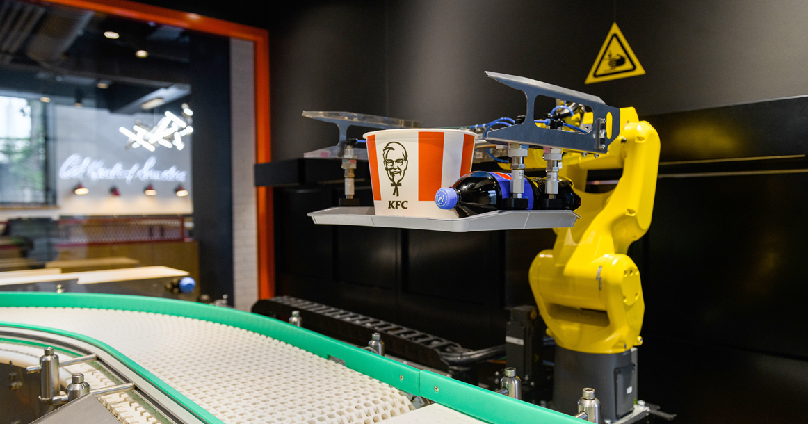 На «Бутырской» откроется первый в России KFC, где заказы будет выдавать роборука