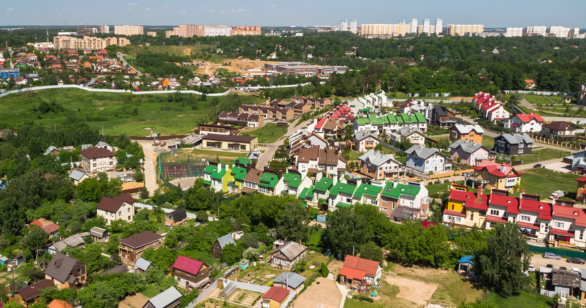 Цены на аренду дач выросли в два с половиной раза, но Рублевка больше никому не нужна