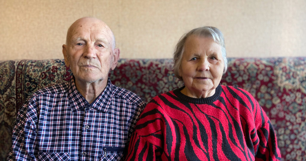 «Мы вообще на других не смотрели»: как прожить 60 лет в браке и не устать друг от друга?