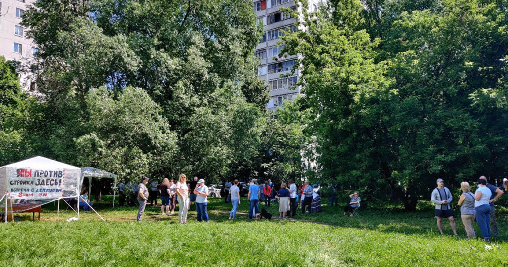 Полиция в Бибирево жестко разогнала народный сход против строительства дома по реновации